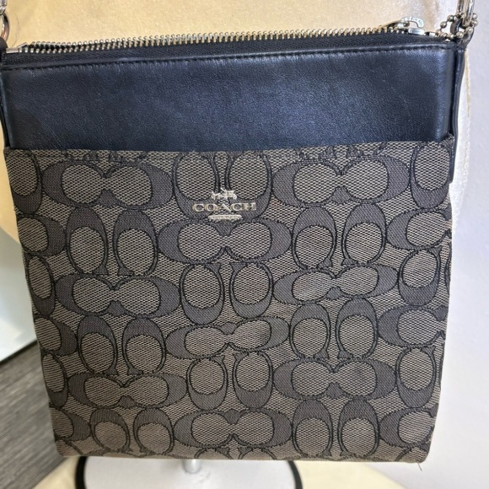 Coach Kitt Messenger Crossbody Bag Black & Signature Polished Pebble Leather